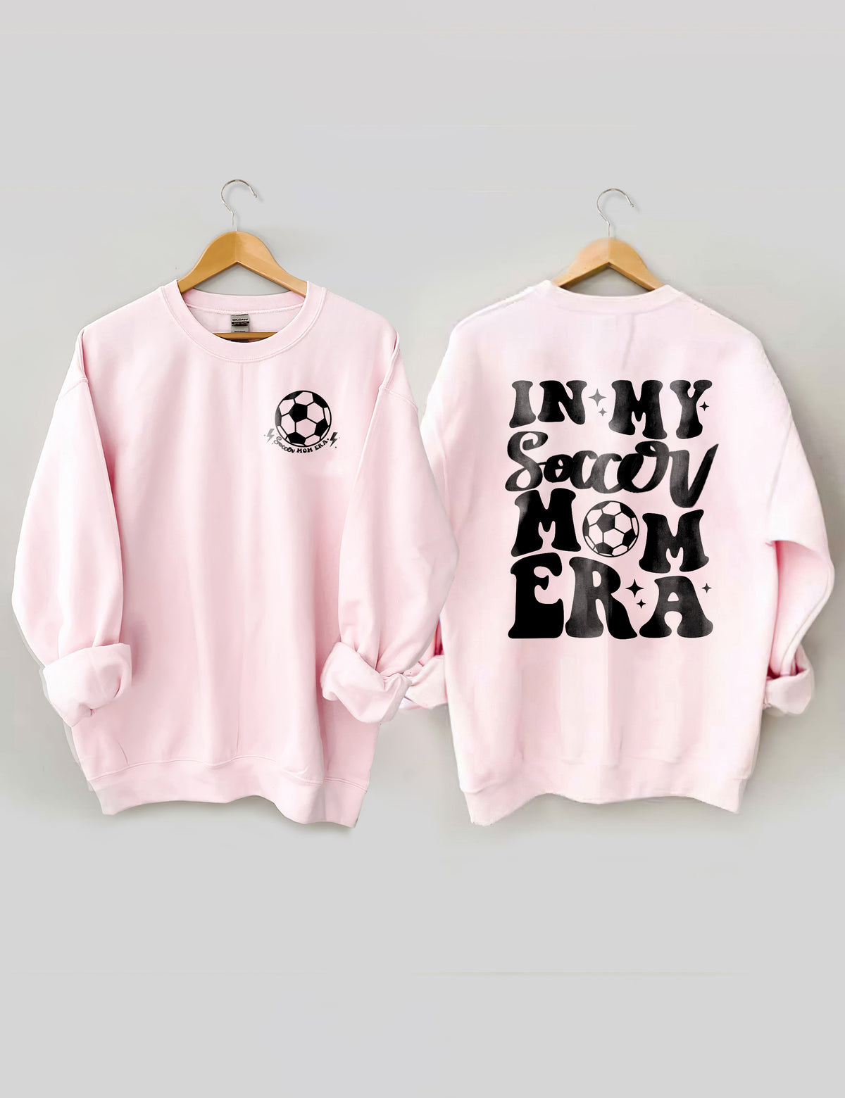 In meinem Fußball-Mama-Ära-Sweatshirt 