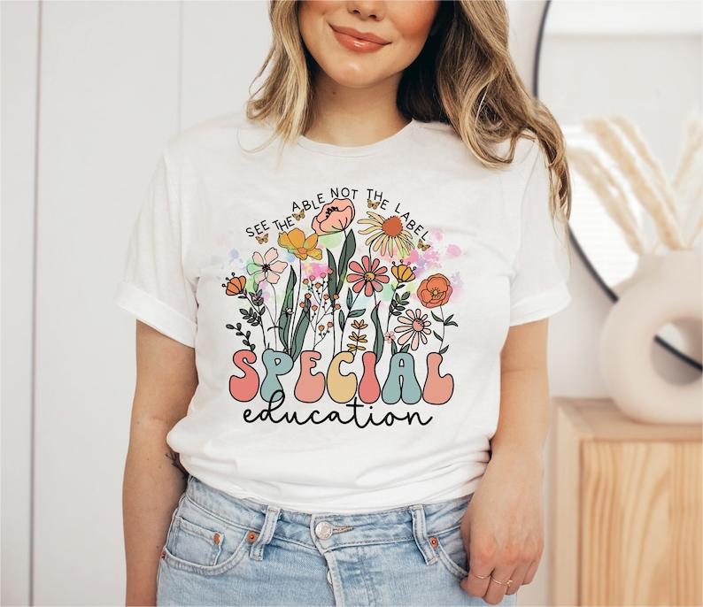 T-shirt enseignant d'éducation spéciale fleurs sauvages