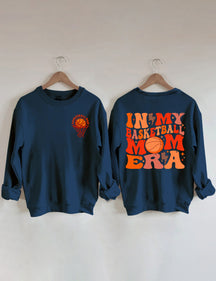 In meinem Basketball-Mama-Ära-Sweatshirt 