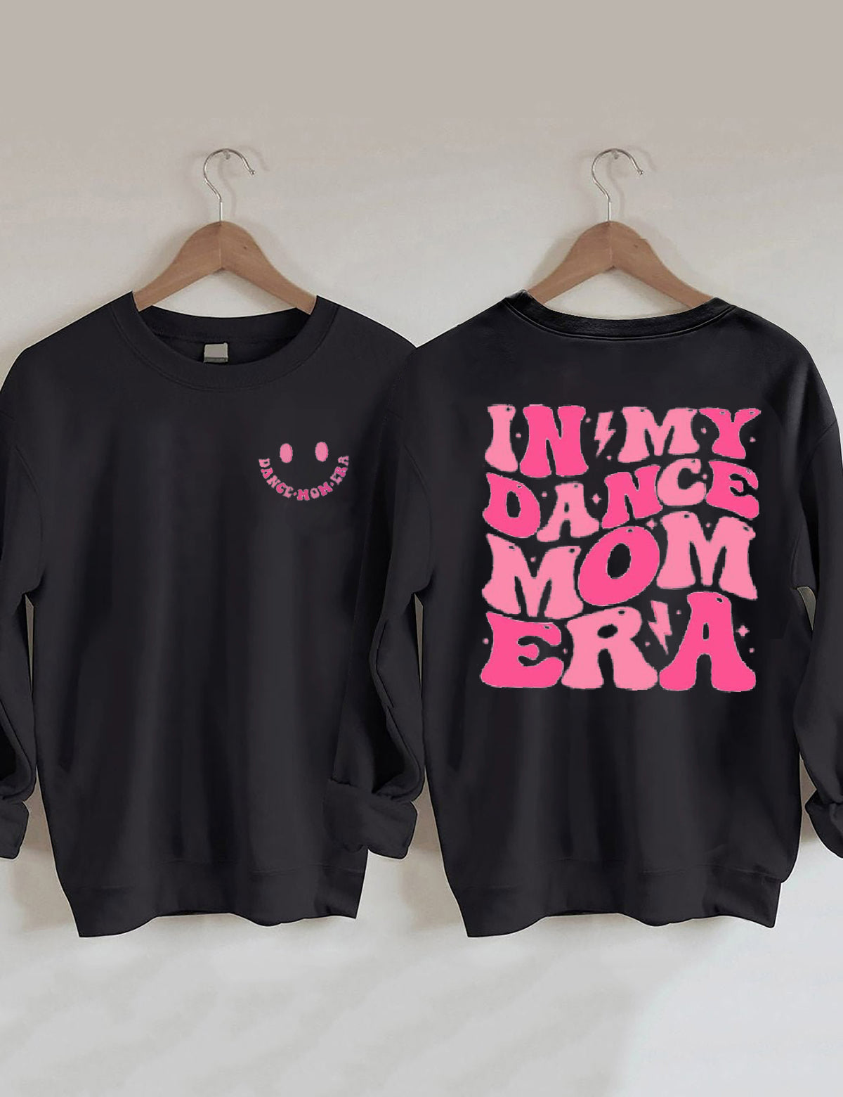 In meinem Dance Mom Era Sweatshirt 