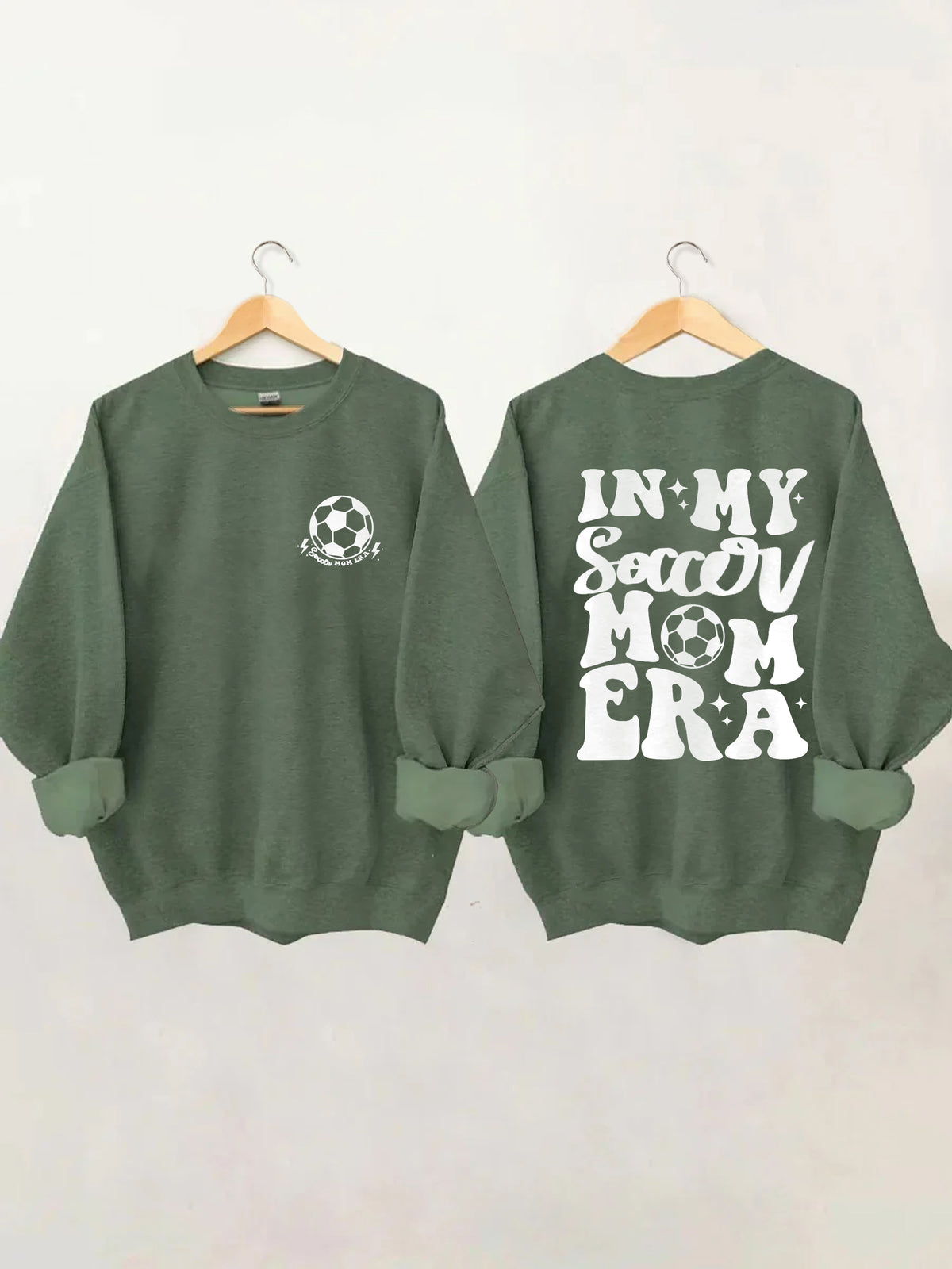 In meinem Fußball-Mama-Ära-Sweatshirt 